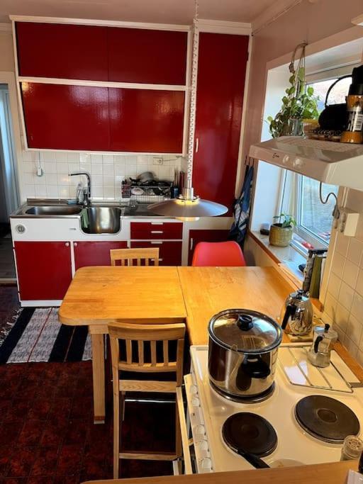 Sjarmerende Hus Med Orkesterplass Til Hav Og Fjell Stave Bagian luar foto