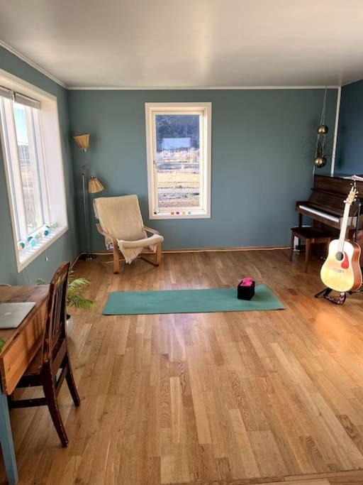Sjarmerende Hus Med Orkesterplass Til Hav Og Fjell Stave Bagian luar foto
