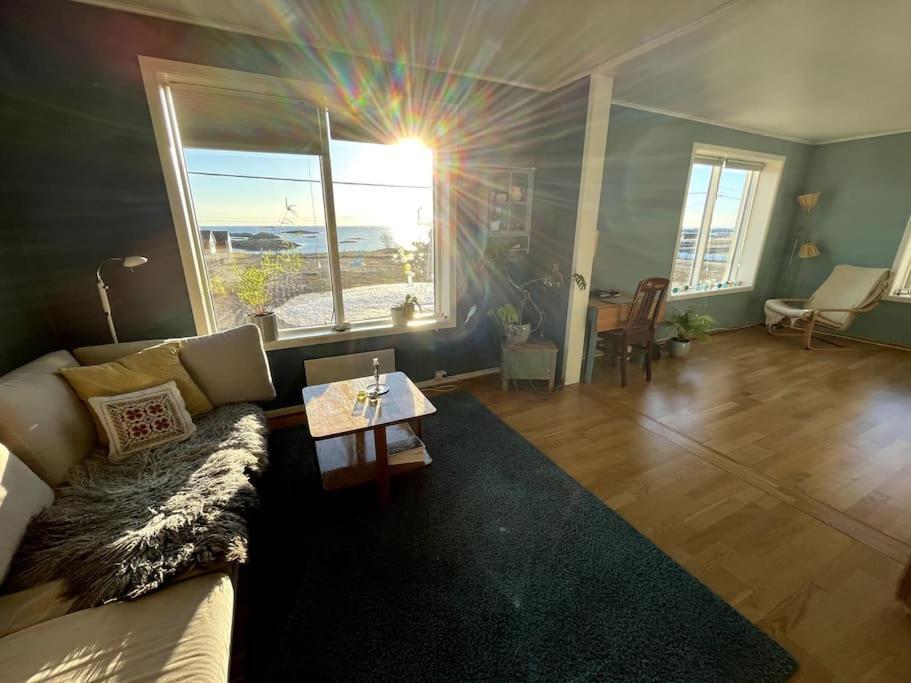 Sjarmerende Hus Med Orkesterplass Til Hav Og Fjell Stave Bagian luar foto